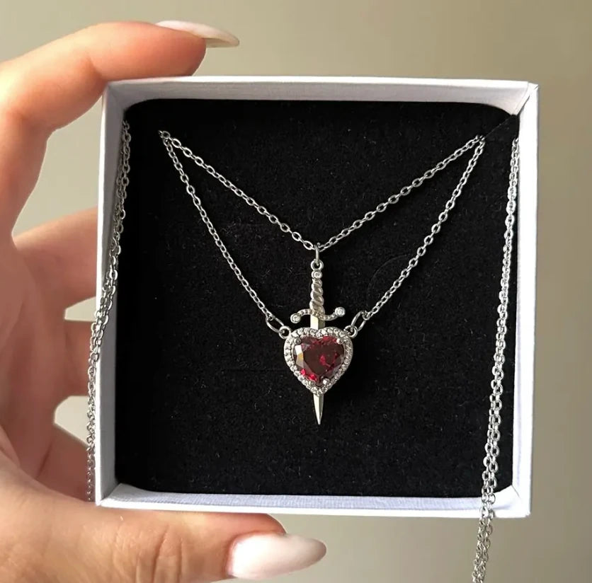 Kalpli Kılıçlı Çift Kolyesi