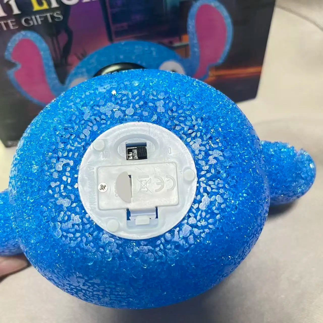 Lilo & Stitch 3D Projeksiyon Gece Lambası – USB Şarjlı Okuma ve Dekor Lambası
