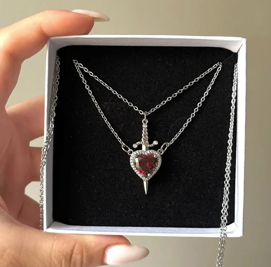 Kalpli Kılıçlı Çift Kolyesi