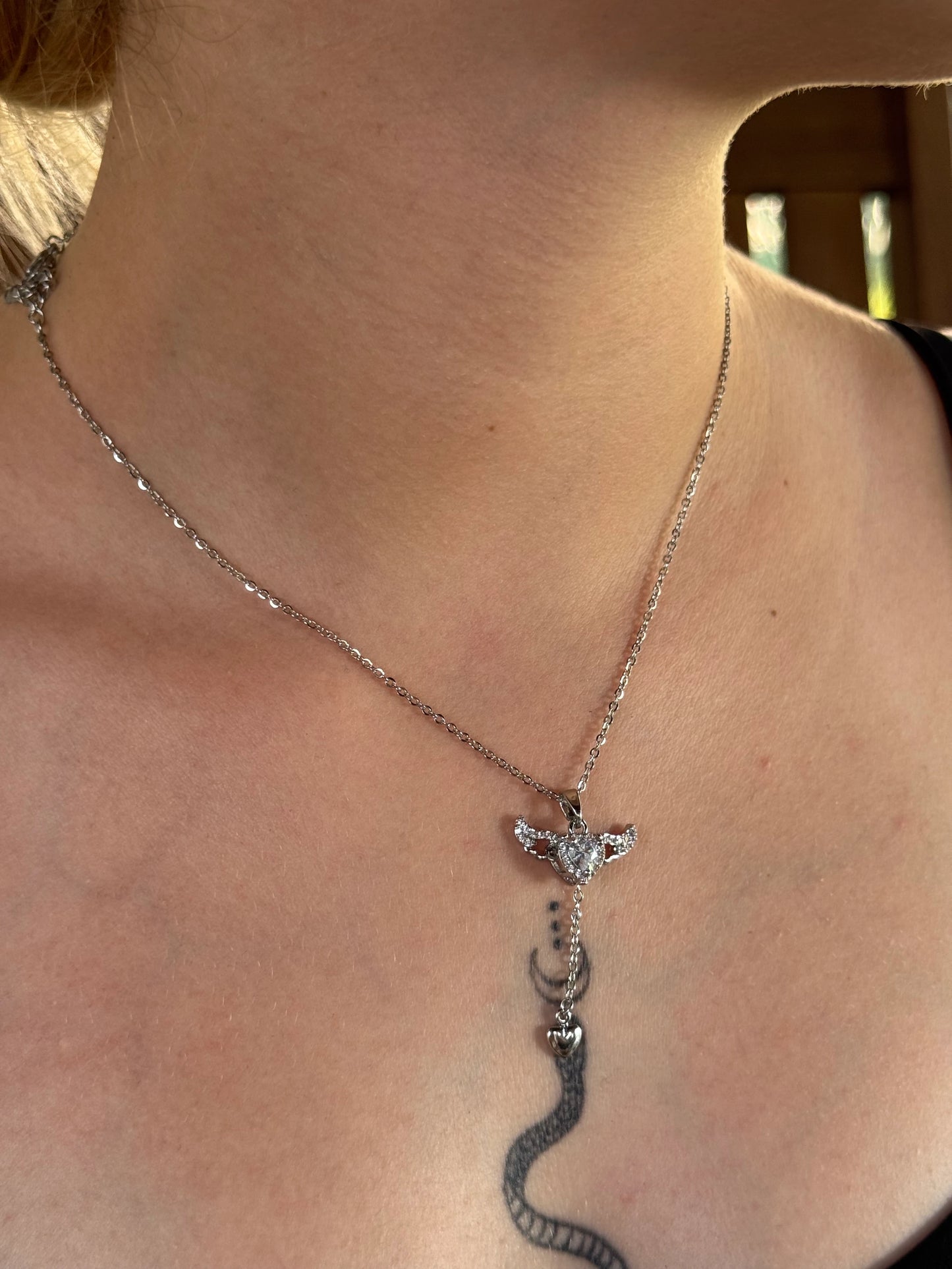 BEYAZ TAŞLI KANATLI KOLYE